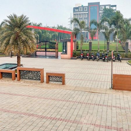 Super Townhouse Jashn Hotel Chinhat Exterior foto