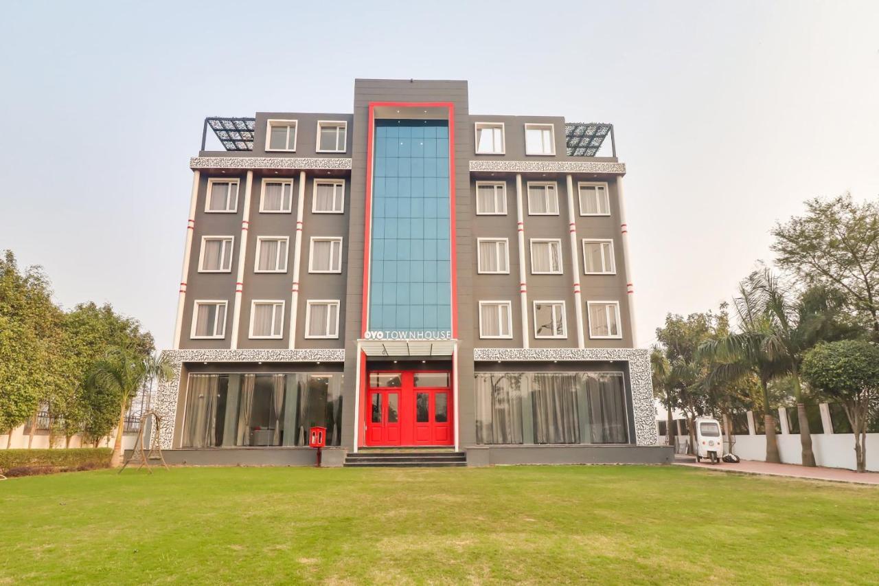 Super Townhouse Jashn Hotel Chinhat Exterior foto