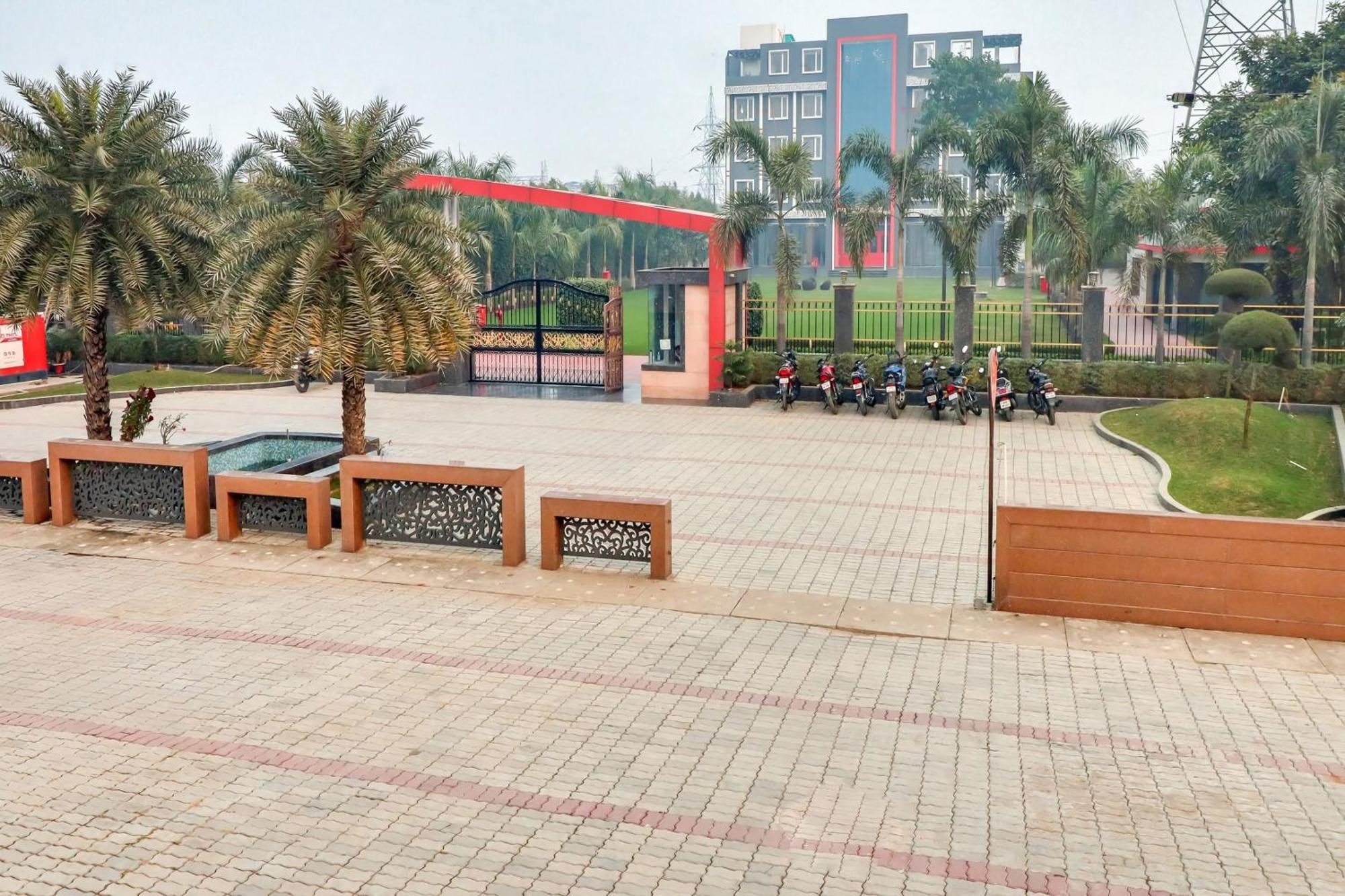 Super Townhouse Jashn Hotel Chinhat Exterior foto